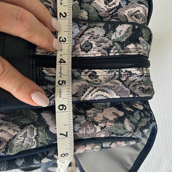 Overland Vintage 80’s Tapestry Weekender Bag - Picture 10 of 10
